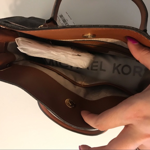 💯 authentic NWT Michael Kors Hamilton purse - Picture 6 of 6